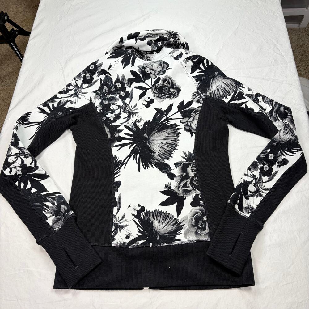 NWOT lululemon womens Calm & Cozy Jacket brisk bloom pattern. Size 4. athleisure - Picture 5 of 5